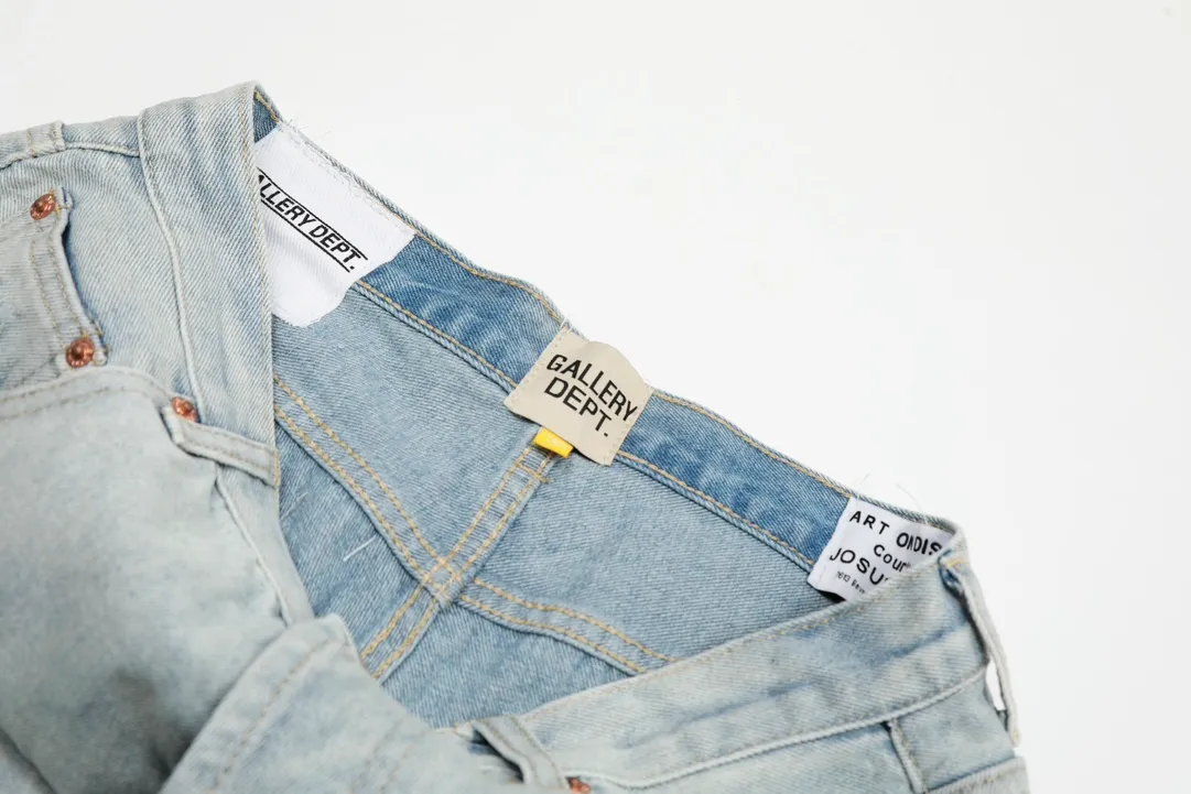 #8103 P240💰 GALLERY DEPT High Street Washed Embroidery Color Letters Water Ripple American Flare Pants Jeans -Original purchase and pattern making to truly restore the ultimate vintage texture -Original hardware accessories, washed and other elevators, QR code analysis are all purchased from the original factory, high degree of restoration, you are welcome to compare with a certain product ~ -Three-dimensional version Loose and comfortable, not picky about the figure, taller and slimmer, factory Seiko, original factory quality control, same style for men and women, can be matched with couples Versatile recommendation: must-have jeans for all seasons Color: blue Size: S-XXL (28-36)